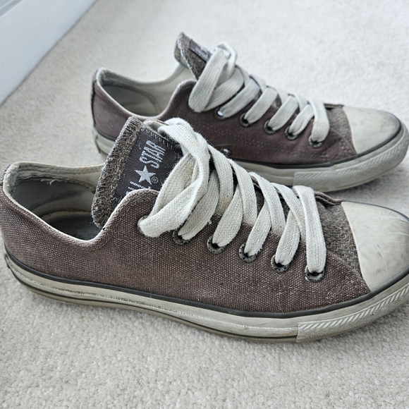 Converse Chuck Taylors w8 m6 - Picture 2 of 11